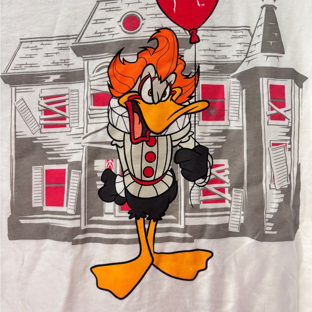Warner Bros. Juniors' Halloween Daffy Duck Pennywise Graphic T-shirt